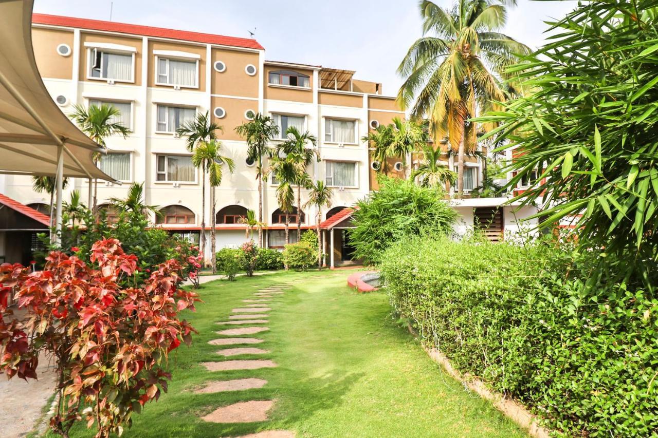 Hotel Palette - Holiday Palms Bangalore Exterior foto